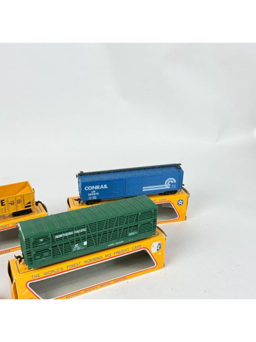 Vintage HO Scale Freight Cars Milwaukee Road Northern Pacific Conrail Timber - Picture 5 of 7